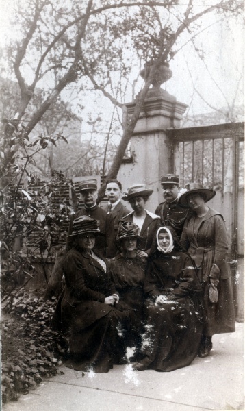 Paris, avenue de Sgur, 27 avril 1919: lisabeth, Toinon, Marie-Louise; Joseph, Franois, Germaine, Andr, Jeanne