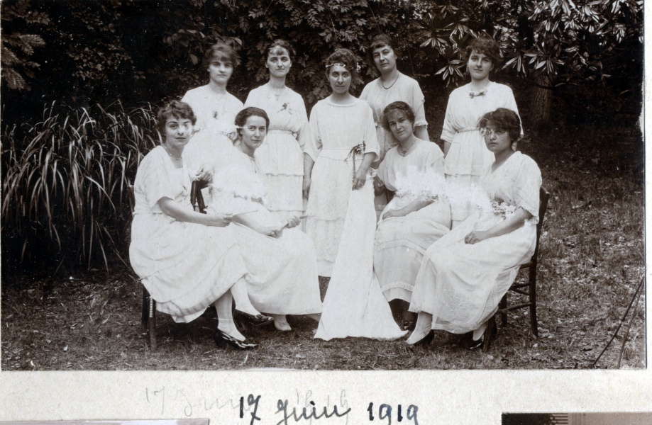 La Tronche, 17 juin 1919: Paule, Toinon, Germaine, Jeanne et autres