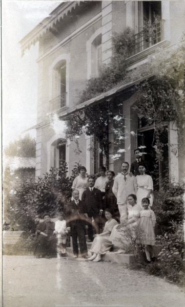 Digne, Villa Reinach, 7 septembre 1919: lisabeth, Pierre, Joseph, Genevive, Paule, Yvonne; Jeanne, Robert Mugel, Toinon, Mme Mugel, Andr, Germaine; Franois