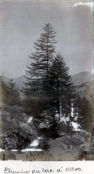 Chemin du lac d'Allos, 5 septembre 1919: lisabeth, X, Germaine, Genevive, Paule, Jeanne