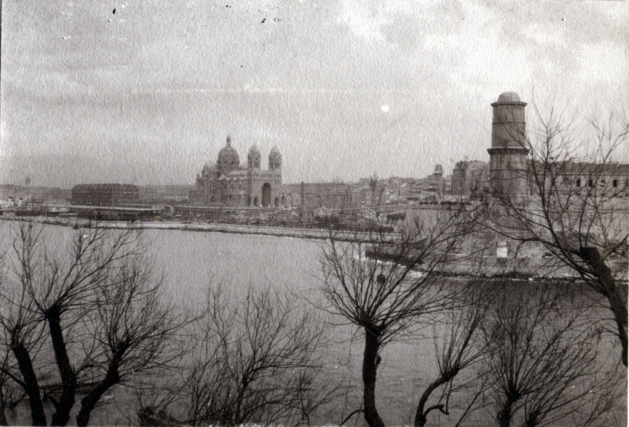 Marseille, fvrier 1920: entr du Vieux port et la cathdrale