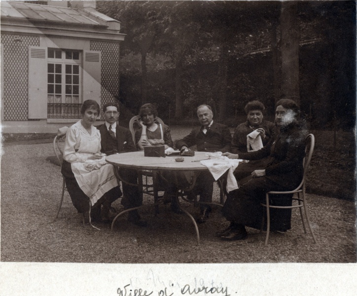 Ville d'Avray, 1er mai 1920: Jeanne, Jean Prouvost, Toinon, Joseph, lisabeth, Mme Prouvost