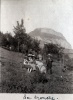 La Tronche, 1919: Yvonne, Germaine, Mme Ragis, Genevive, Pierre, M. Ragis, Jacques; Louis; au fond, le St Eynard