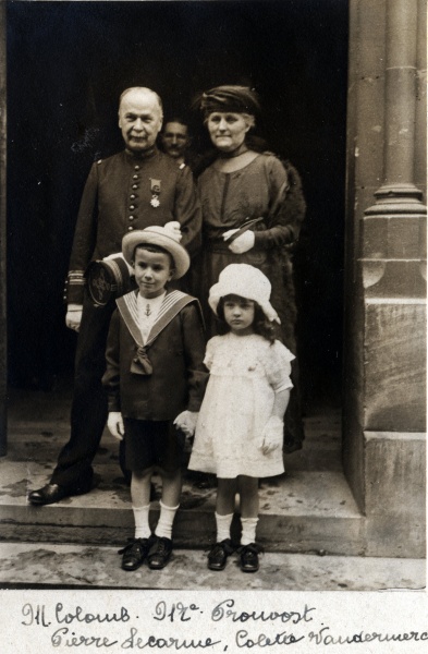Paris, juillet 1920: Pierre, Colette Vandermersch; Joseph, Mme Prouvost