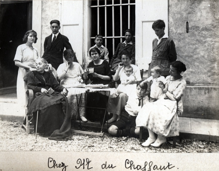 Digne, 25 aot 1921: chez les du Chaffaut; X, Toinon, Mme du Chaffaut, Genevive, Michel, Henri, Paul Mugel, Paule; Sybille, Franois, Jules, Jacques, Charles