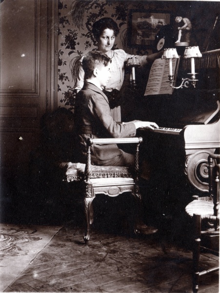 Lyon, 28 quai Claude Bernard, juillet 1922: Henri, Genevive