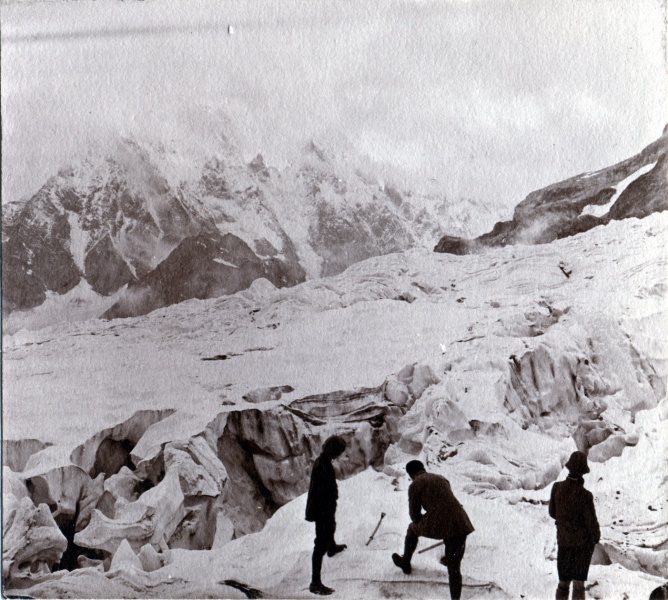 Massif du Pelvoux, aot 1922: Glacier blanc; Jacques, Franois, Henri
