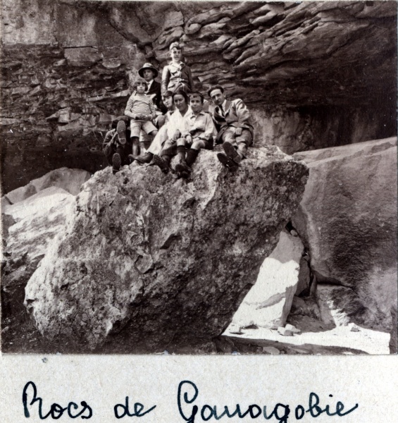 Rocs de Ganagobie, 1922: Jacques (derrire son pied), X, Sybille du Chaffaut, Paule, Paule, Pierre, Franois; Charles du Chaffaut, Henri
