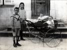 Digne, septembre 1921: Pierre, Yvonne, Michel, Paul Mugel
