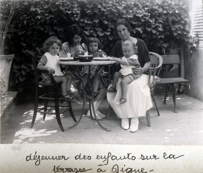 Digne, aot 1923: Paul Mugel, Yvonne, Michel, Toinon, Bernard Mugel