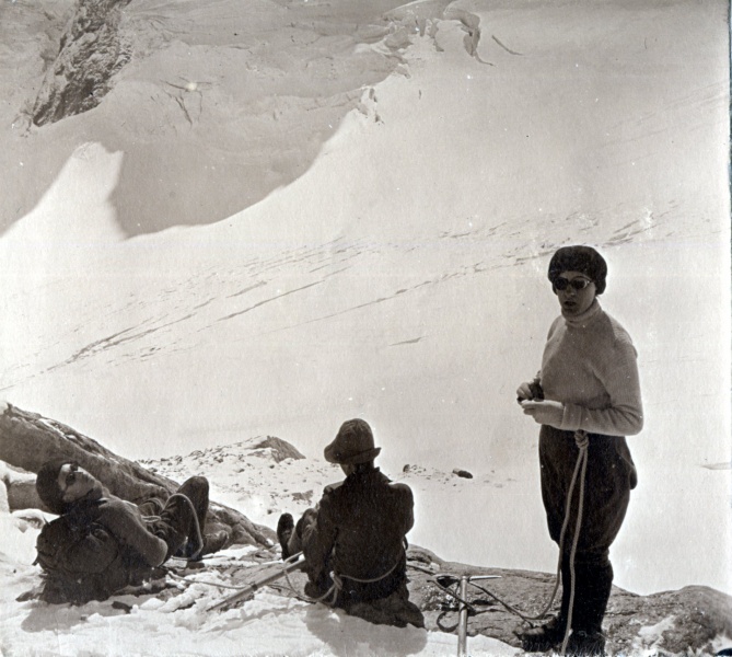 Massif du Pelvoux, aot 1923: col de la Temple; Jacques, Henri, Paule