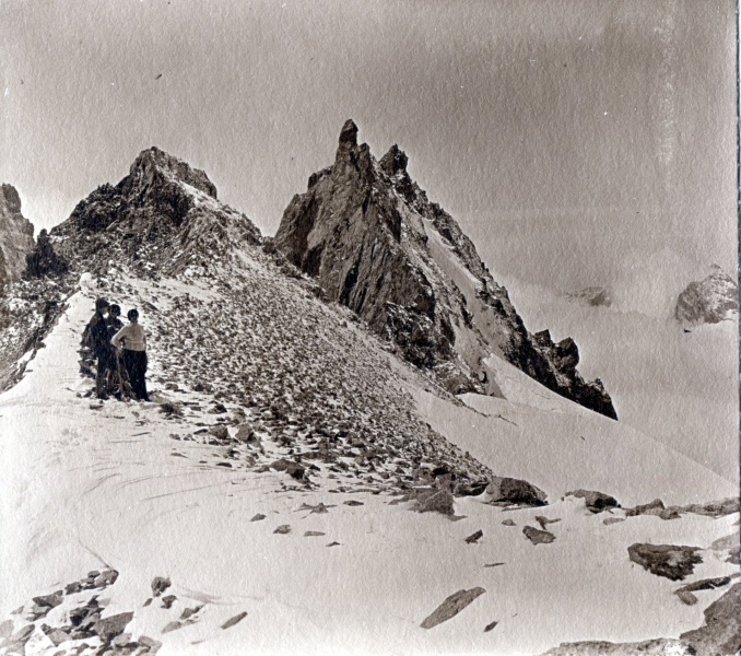 Massif du Pelvoux, aot 1923: col de la Temple; Henri, Jacques, Paule