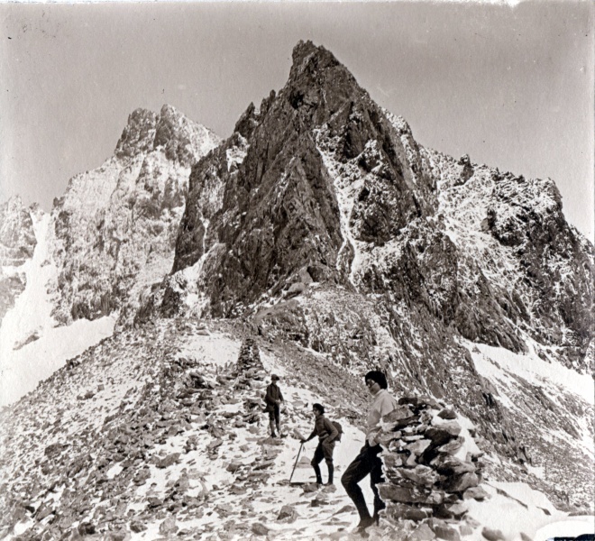 Massif du Pelvoux, aot 1923: col de la Temple; Henri, Jacques, Paule