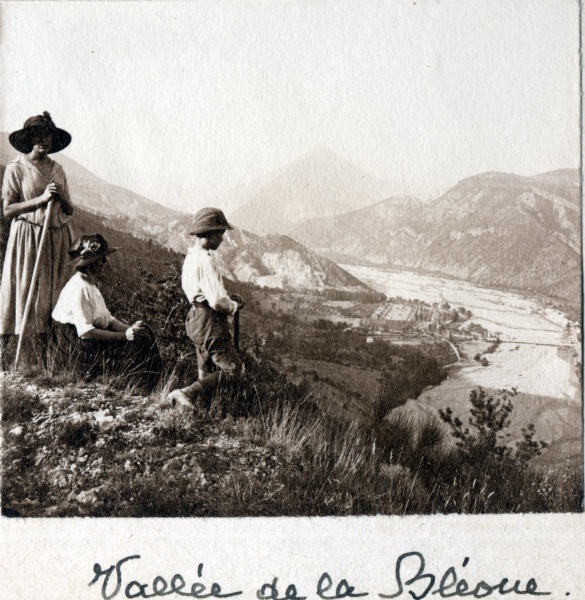 Valle de la Bone, aot 1923: Paule, Genevive, Pierre