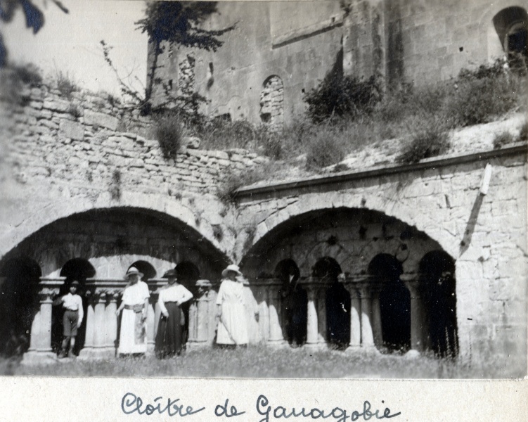 Clotre de Ganagobie, 1923: Pierre, Sybille du Chaffaut, Genevive, Mme du Chaffaut