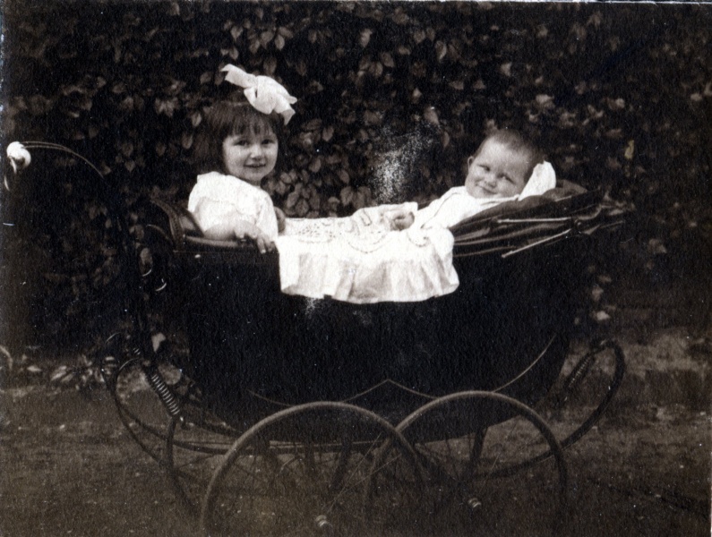?, 1923: Marguerite et Jean Prouvost