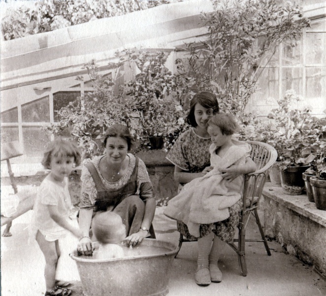Digne, 1923: Paul et Bernard Mugel; Toinon, Yvonne, Michel