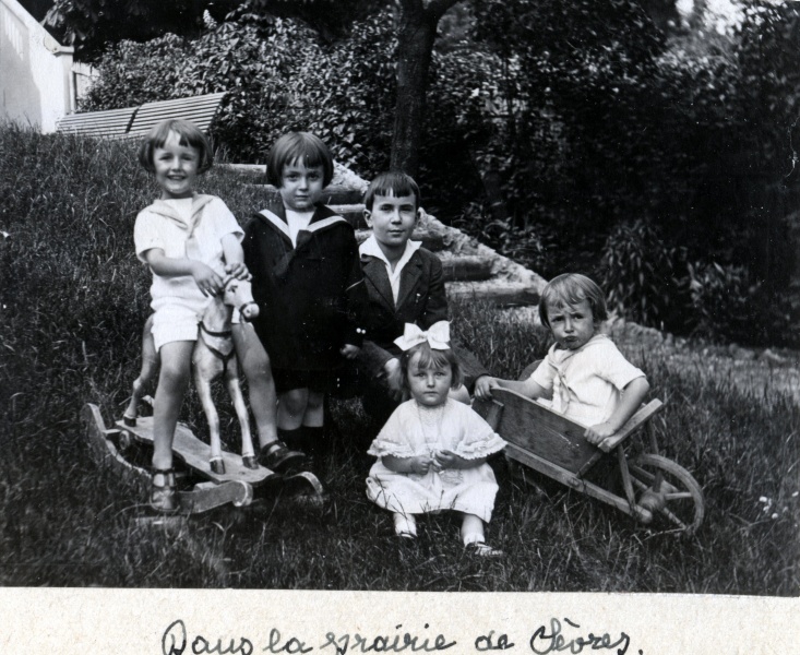 Svres, 1925: Monique et Bernard Mugel; Paul Mugel, Michel, Pierre