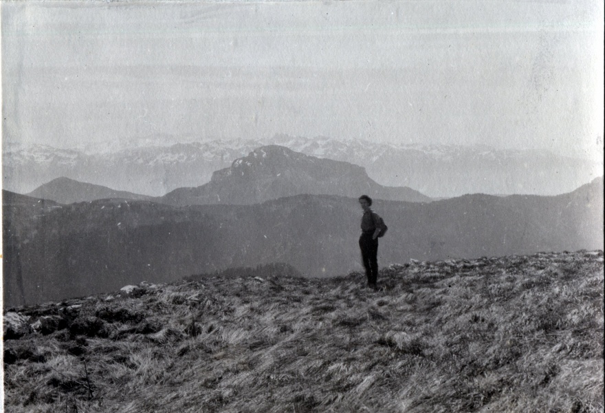 La Grande Sure, 1er juin 1925: Henri; au fond, Chamechaude et Belledonne