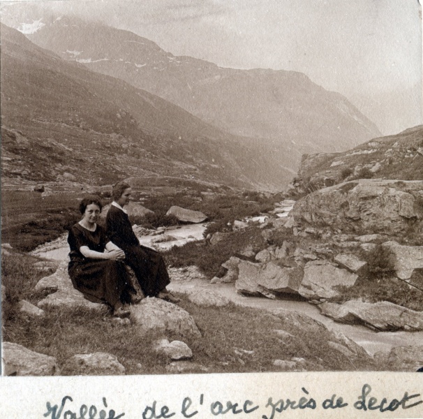 L'Arc prs de l'cot, juillet 1925: Genevive, Mme Maginot