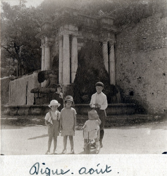Digne, 9 aot 1925: Michel, Marguerite et Jacques Prouvost, Pierre; Genevive