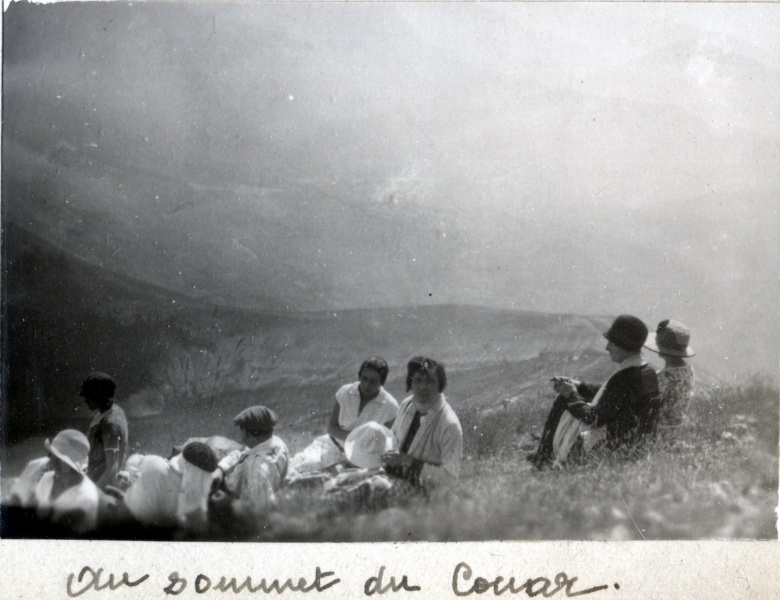 Au sommet du Pic de Couar, 18 aot 1925: Genevive deuxime  droite
