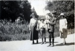 Lyon, parc de la Tte d'or, 15 juillet 1923: Genevive, Pierre, Michel, Henri, Yvonne