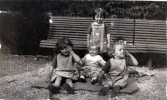 Ville d'Avray, mai 1924: Paul, Monique et Bernard Mugel; Michel