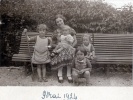 Ville d'Avray, mai 1924: Michel; Paul, Monique et Bernard Mugel; Toinon