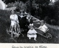 Svres, 1925: Monique et Bernard Mugel; Paul Mugel, Michel, Pierre