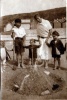 Carolles, juin 1925: Paul, Pierre, Monique, Toinon, Bernard Mugel