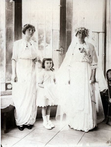 4 juillet 1914: Melle Anthoine, Yvonne, Mme Demars
