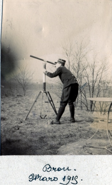 Bron, mars 1915: Louis