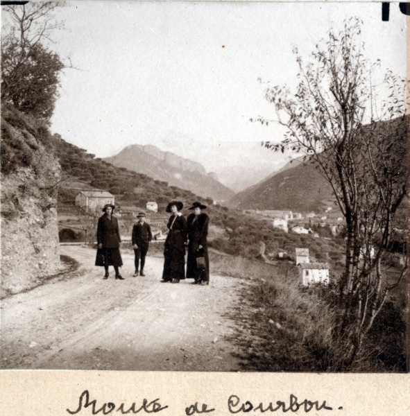 Route de Courbons, novembre 1915: Paule, Franois, Toinon, Genevive
