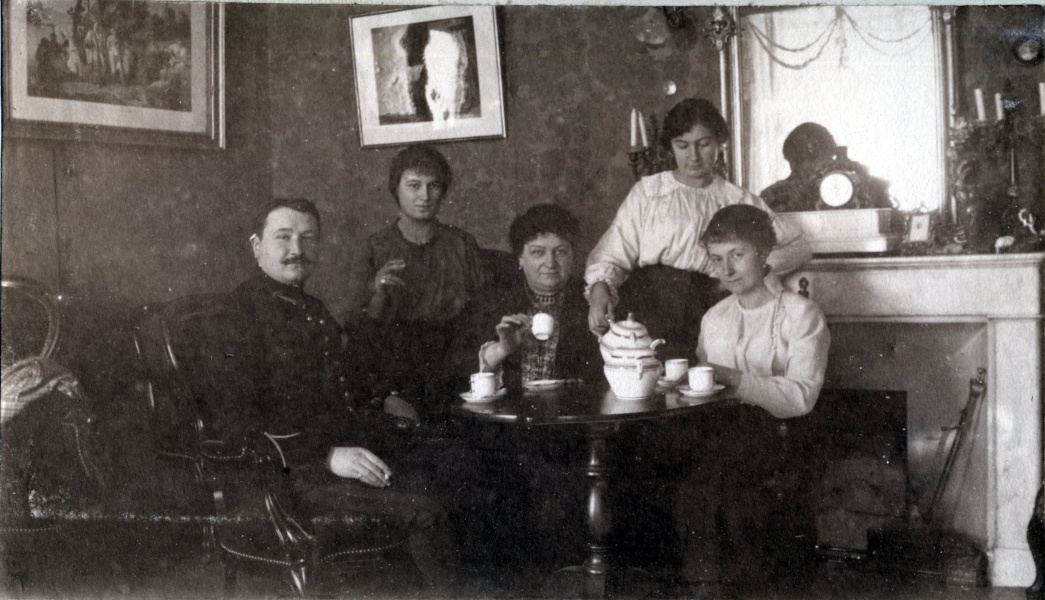 Digne, Janvier 1916: Andr, Toinon, lisabeth, Jeanne, Genevive