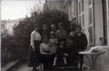 Digne, janvier 1916: Genevive, Pierre, Yvonne, Mme Demars; Jeanne, Jacques, Louis, Toinon, M. Demars, Franois