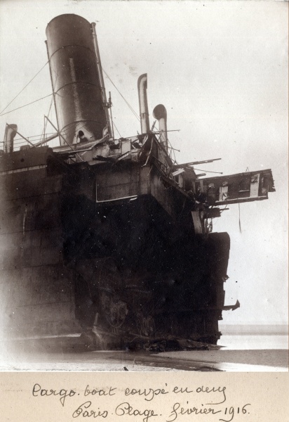 Paris-plage, fvrier 1916: cargo-boat coup en deux