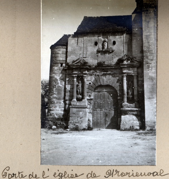 Morienval, 1916: porte de l'glise