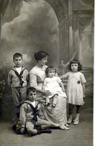 Viviers, 1914: Henri; Jacques, Genevive, Pierre, Yvonne