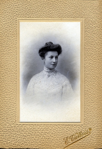 1906: Geneviève