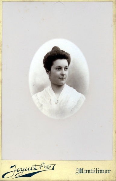 1910: Geneviève