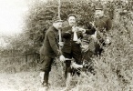 1906: Louis et collègues en manoeuvres