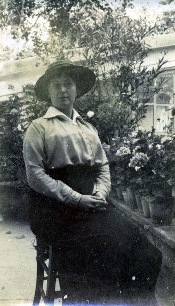Digne, 1916: Genevive