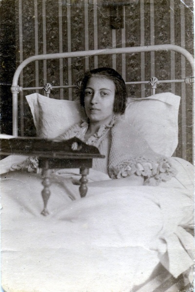 Lyon, 1924: Yvonne