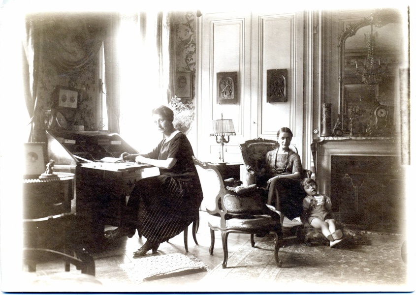 Lyon, 1925: Genevive, Paule, Michel