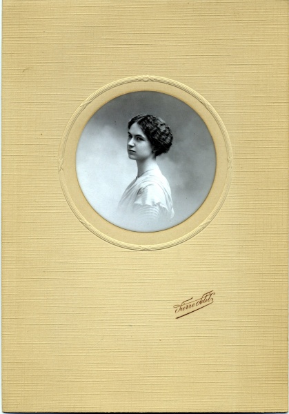 1912: Marie-Louise