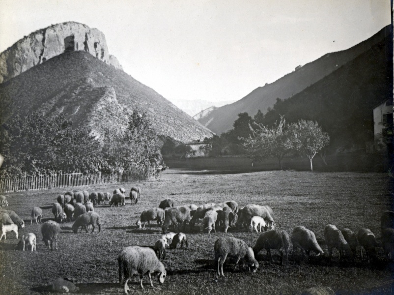 Rocher de neuf heures, au-dessus de Digne