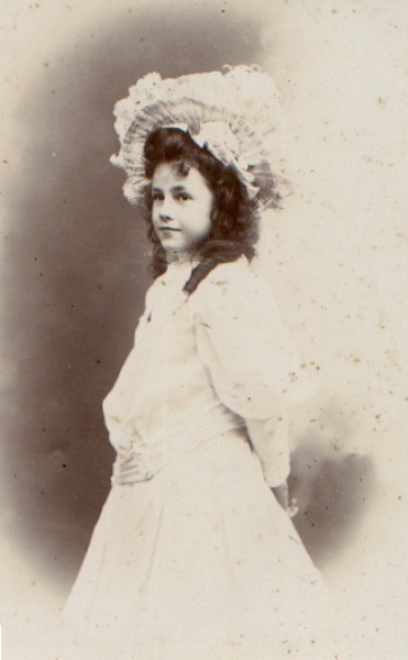 Marguerite UCHARD, Brest, 1906