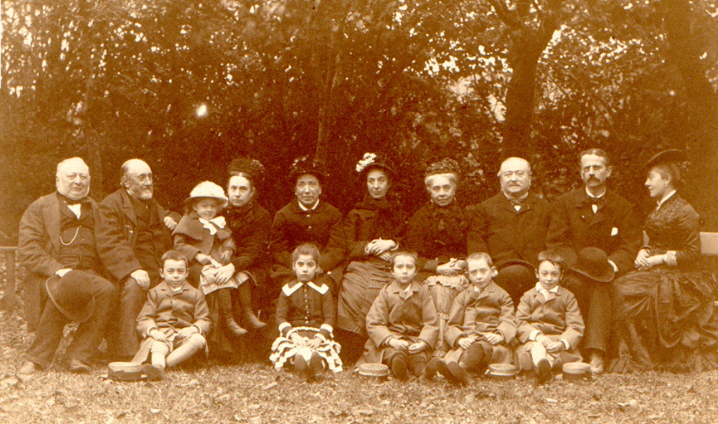 Jules Chouveroux, Joseph Uchard, Marie Lecarme portant Marguerite Lecarme, 3 femmes, famille Bouteiller, aux pieds de Marie se trouve Louis Lecarme et aux pieds de Monsieur Bouteiller se trouve Jean Lecarme